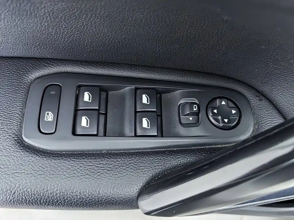 Peugeot 408 — миниатюра 9