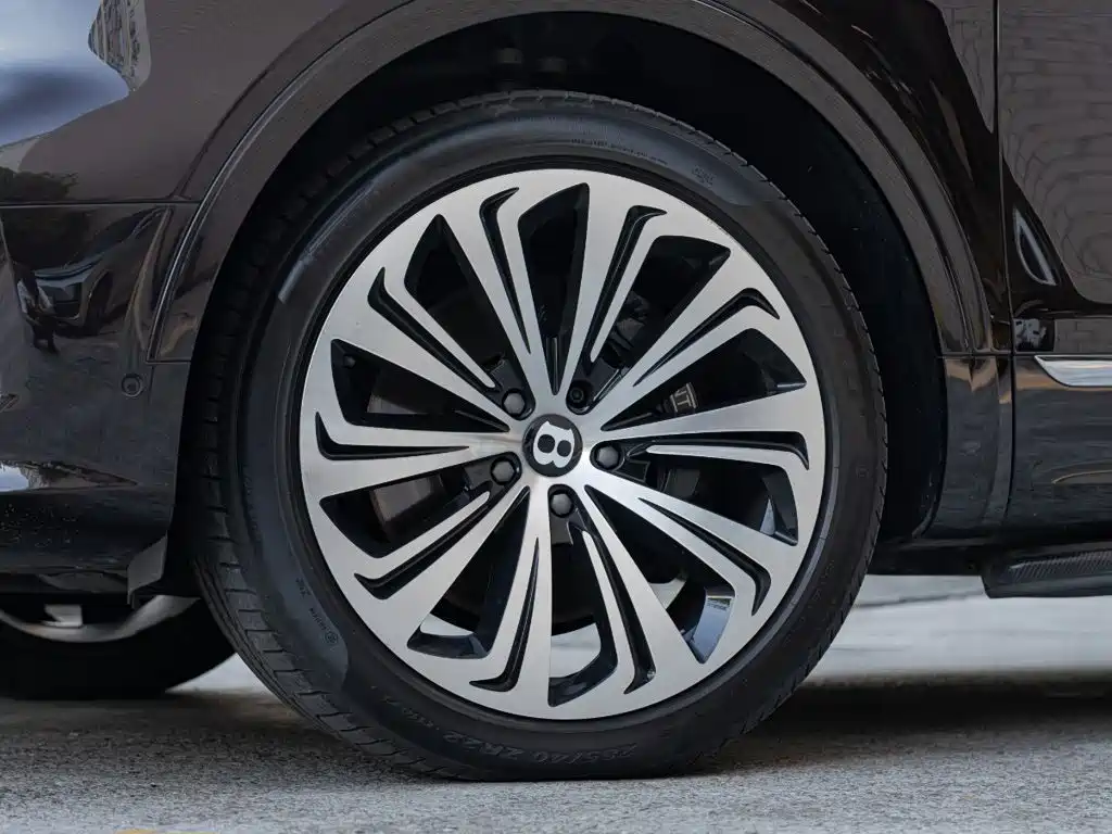 Bentley Bentayga — миниатюра 8