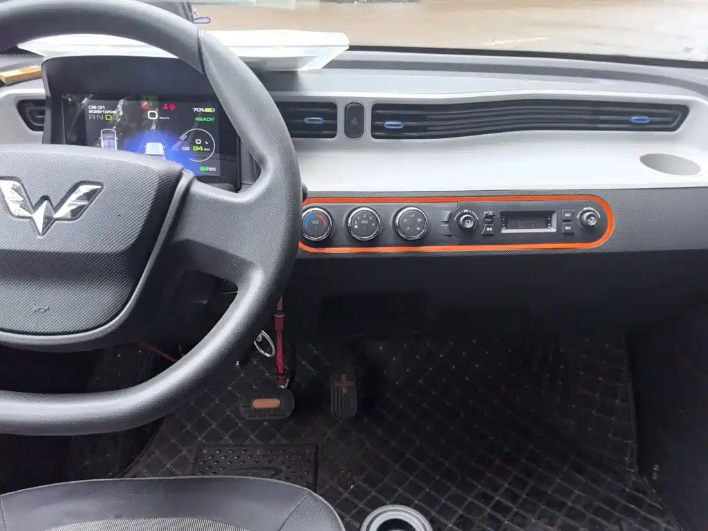 Wuling MINIEV — миниатюра 10