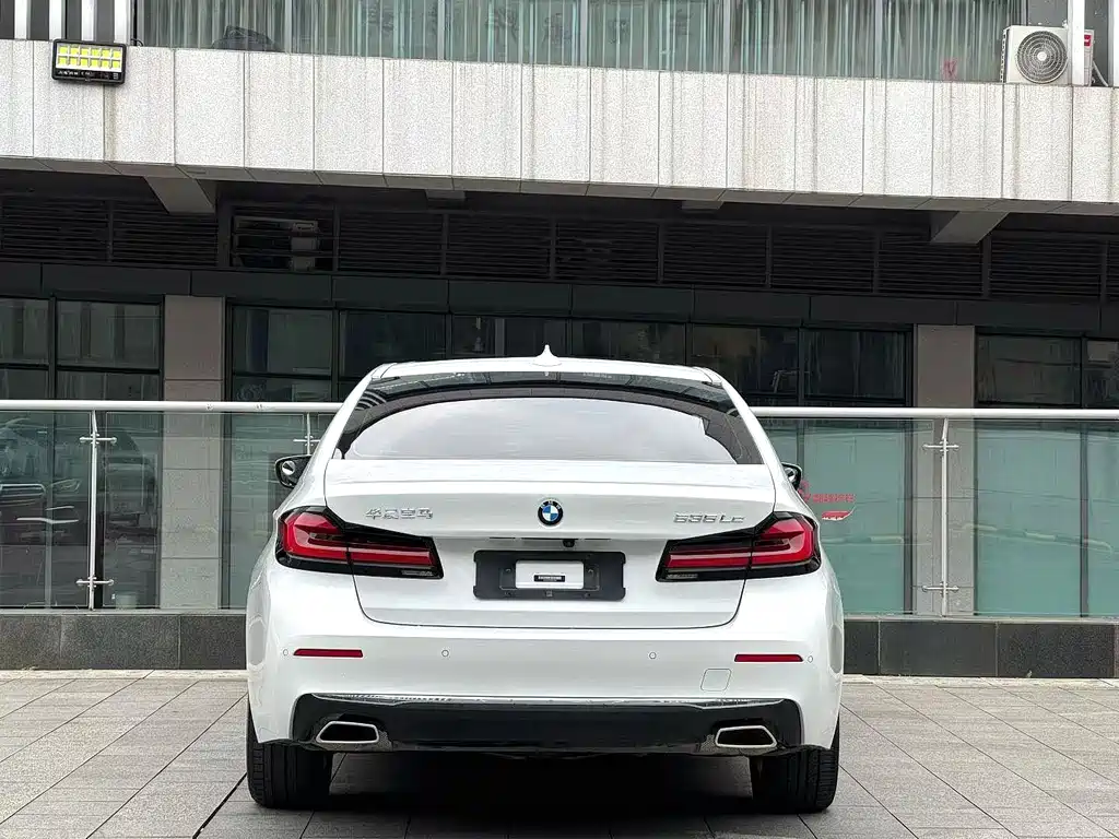 BMW 5 Series New Energy — миниатюра 8