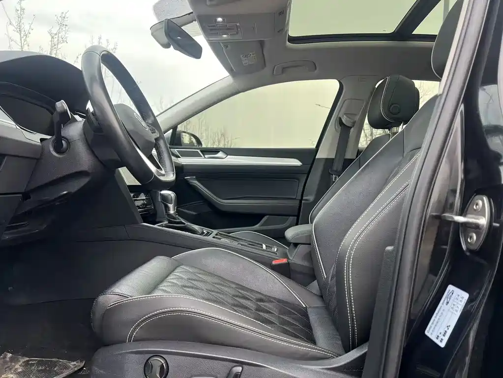 VOLKSWAGEN MAGOTAN GTE PLUG IN HYBRID