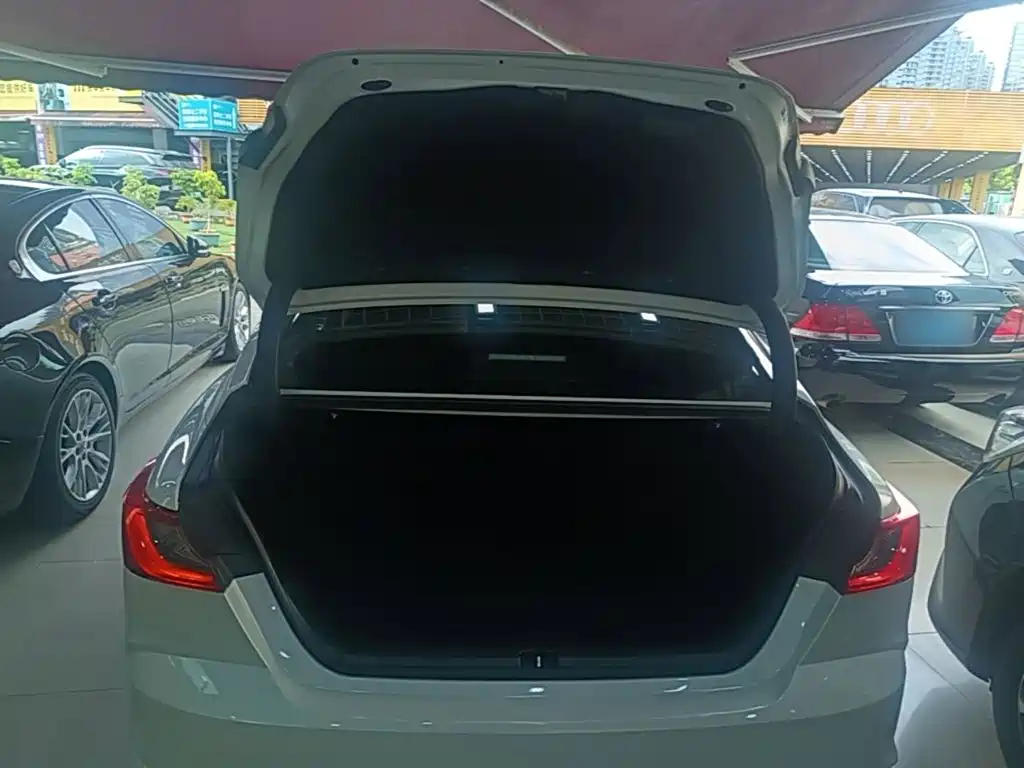 Toyota Camry — миниатюра 19