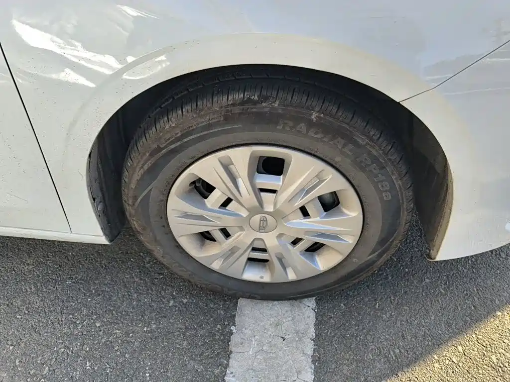 Geely Emgrand — миниатюра 8