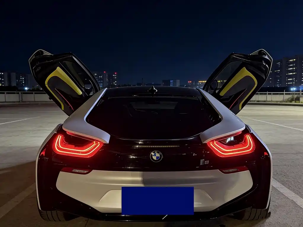 BMW i8