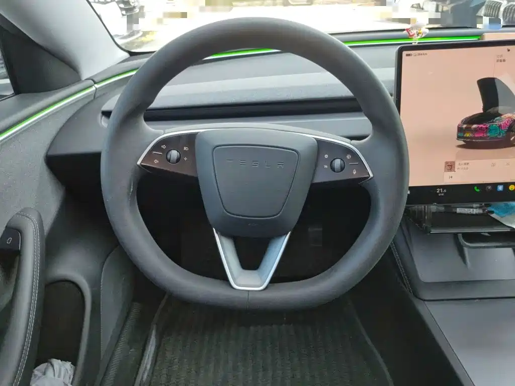 Tesla Model 3 — миниатюра 6