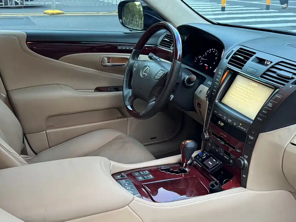 Lexus LS 2006 460L