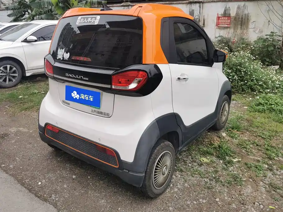 BAOJUN E100