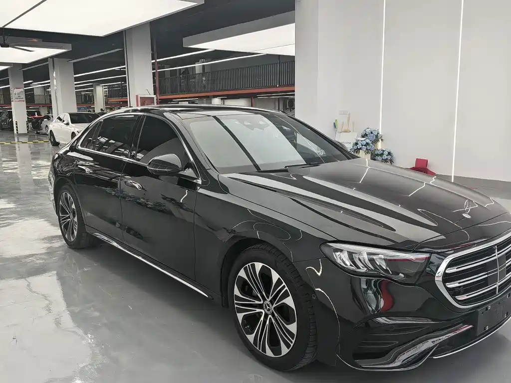 Mercedes-Benz E-Class — миниатюра 3