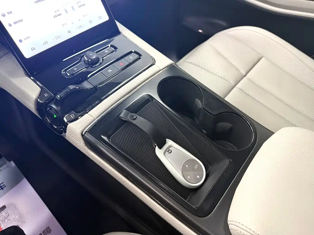 NIO ES8 2020 415KM мест