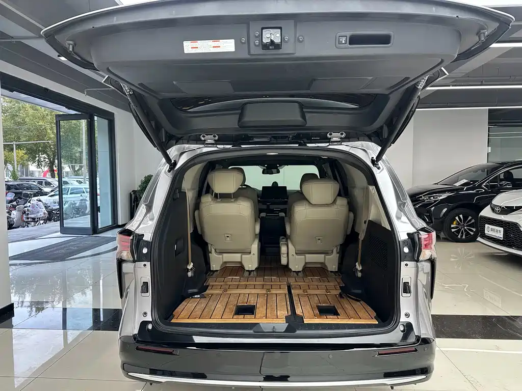 Toyota Sienna — миниатюра 19