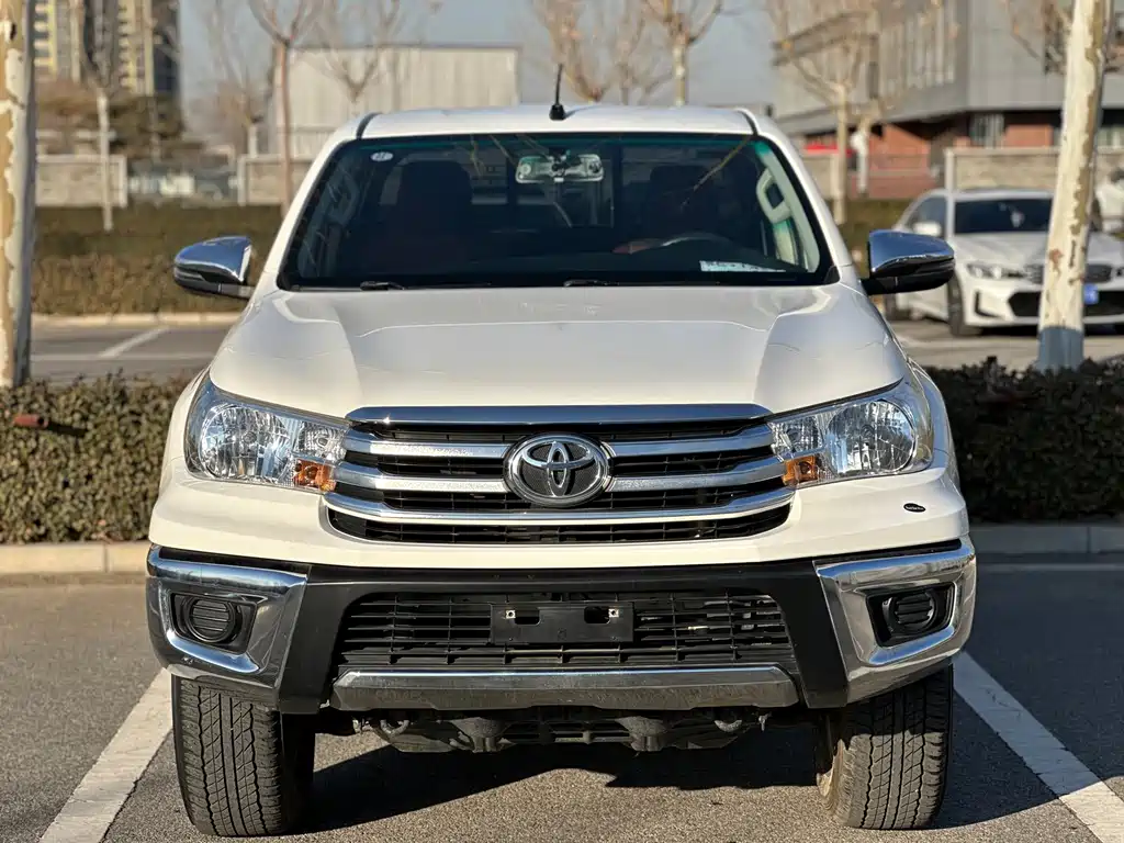 Toyota Hilux 2019 2.7L AT