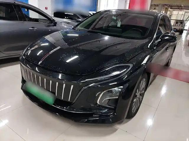 RED FLAG HONGQI E QM5 2023