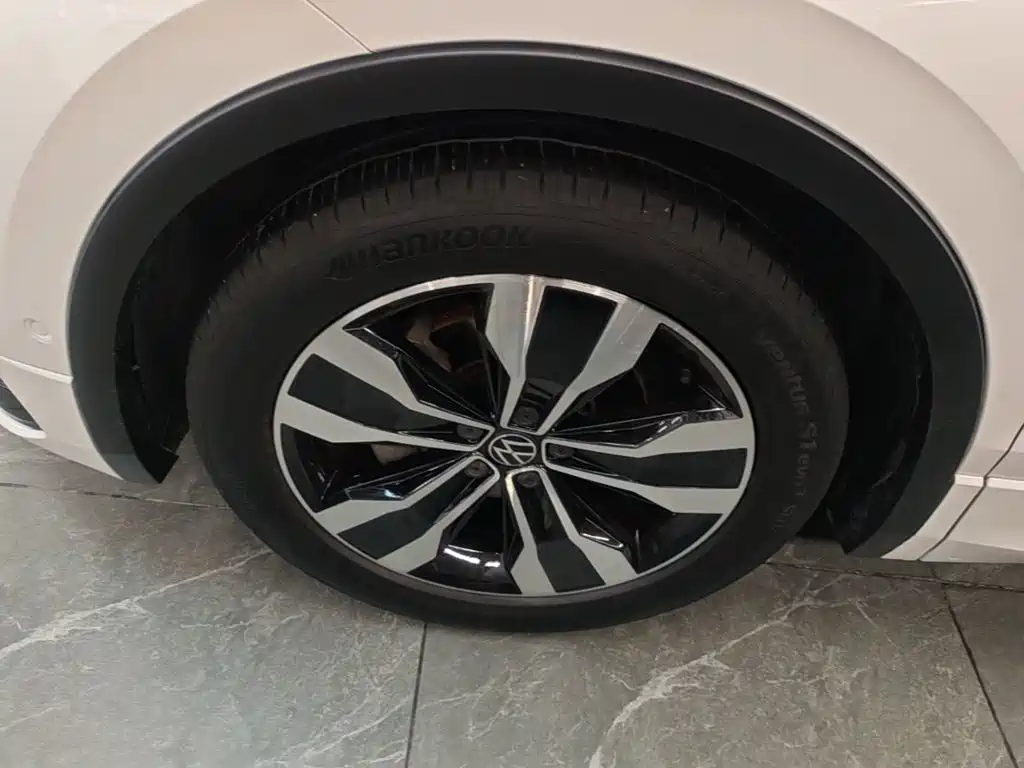 Volkswagen Tiguan L — миниатюра 23