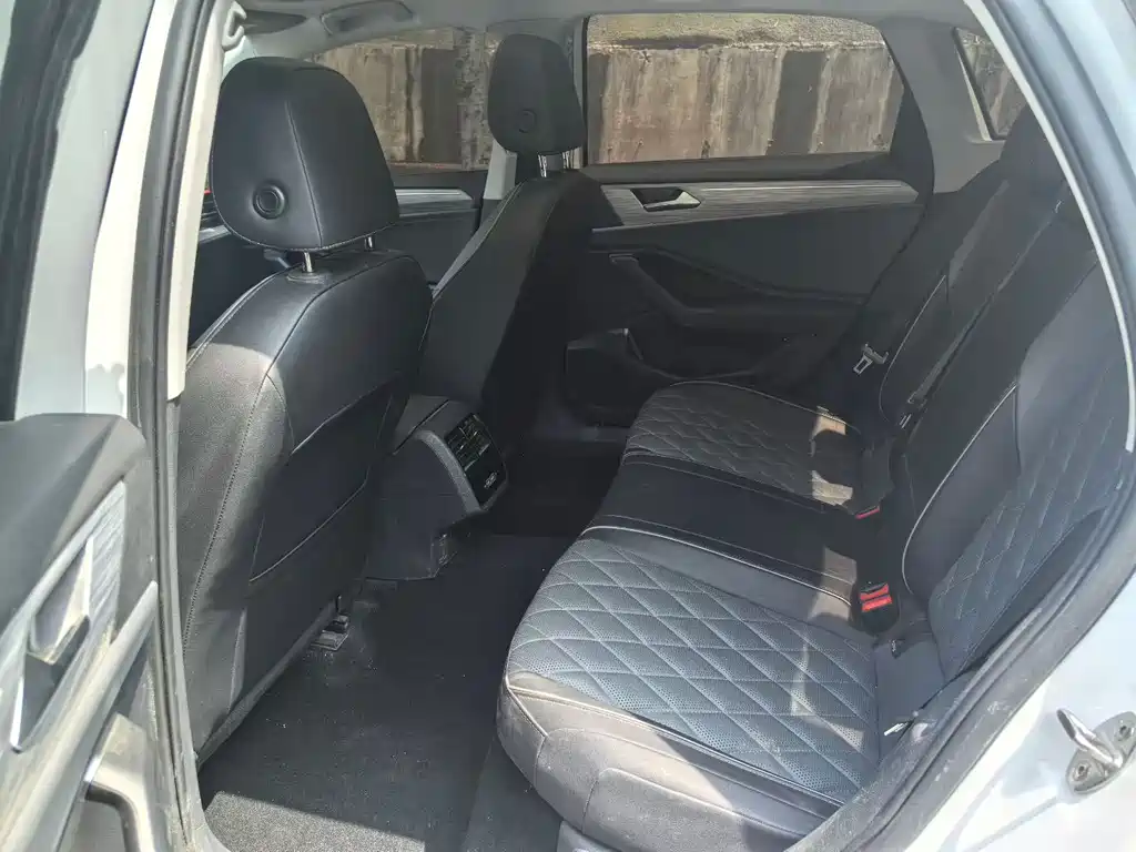 Volkswagen Sagitar 2025 300TSI DSG