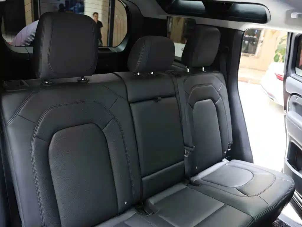 Land Rover Defender — миниатюра 10