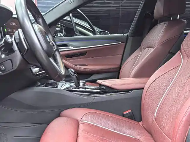 BMW 5 Series — миниатюра 4