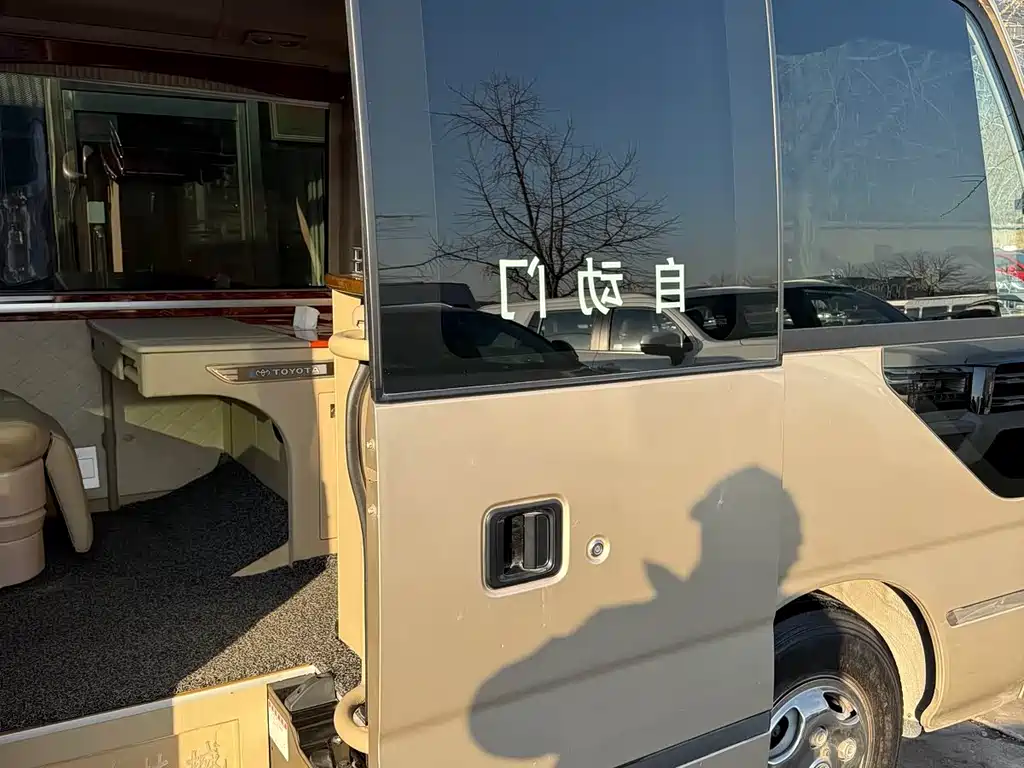 Toyota Coaster — миниатюра 11