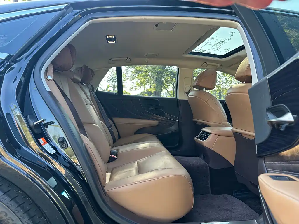 Lexus LS — миниатюра 15