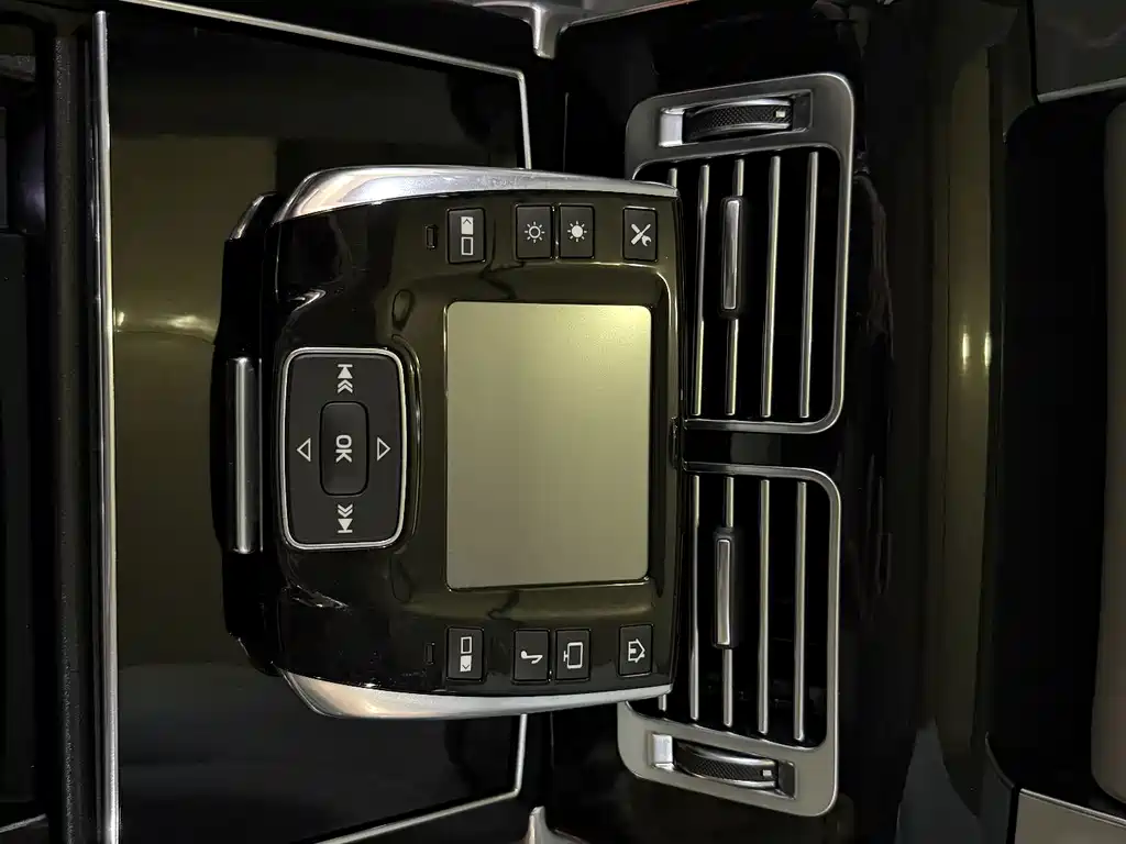 Land Rover Range Rover — миниатюра 12
