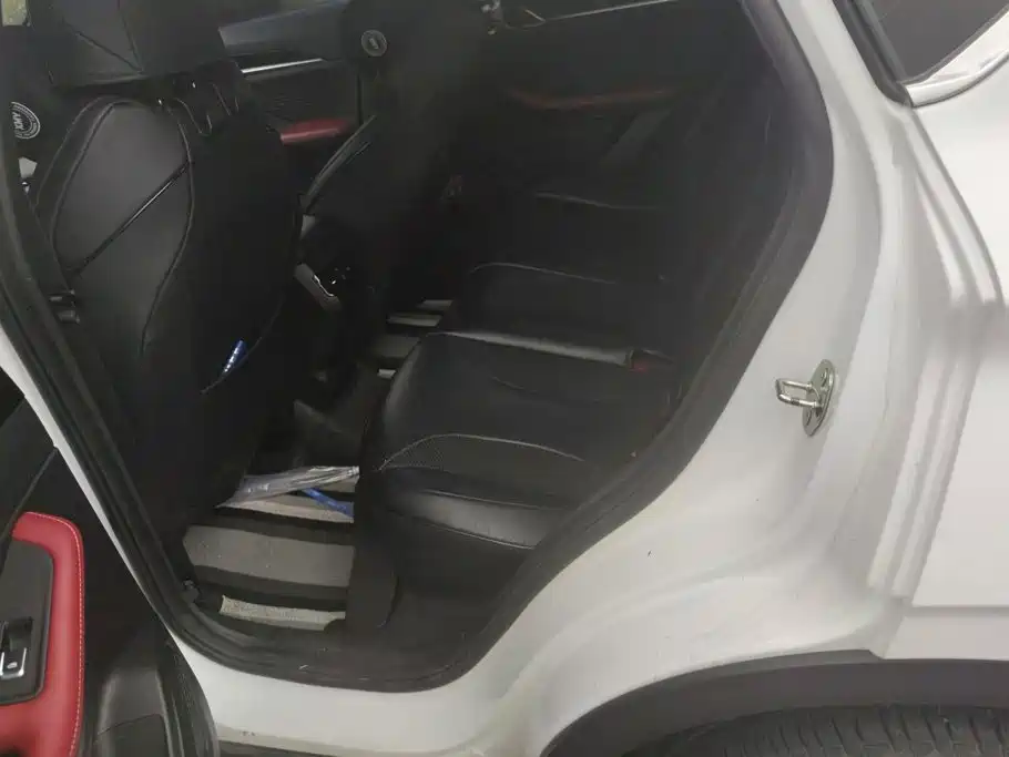 Geely Binyue — миниатюра 10