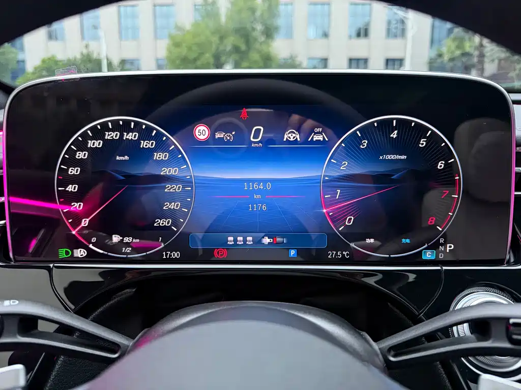 Mercedes-Benz E-Class — миниатюра 11