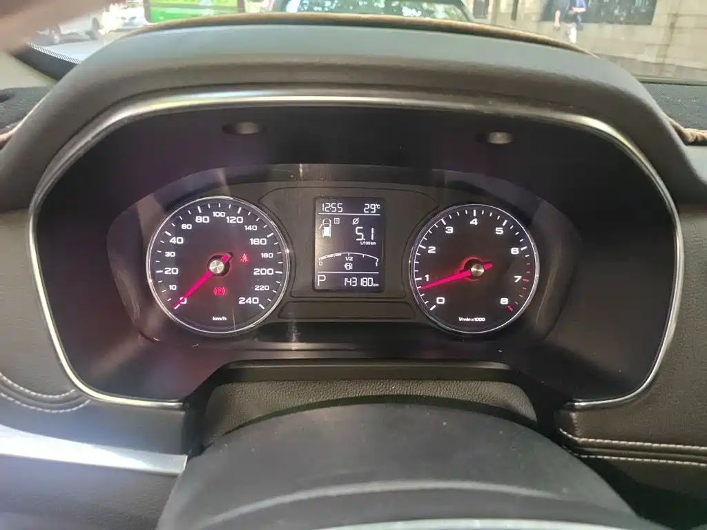 Roewe RX5 — миниатюра 7