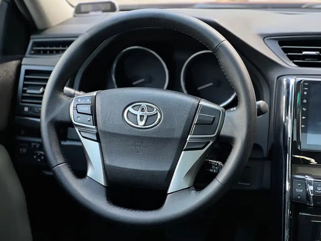 Toyota Reiz — миниатюра 5