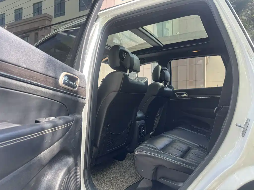 Jeep Grand Cherokee (Import) 3.0L Comfort Enjoy Navigation Edition, фото 6