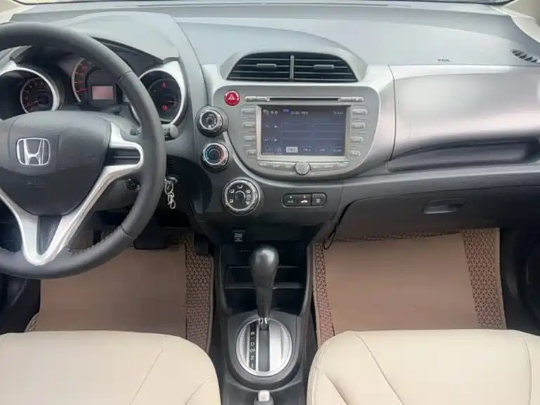 Honda Fit — миниатюра 7