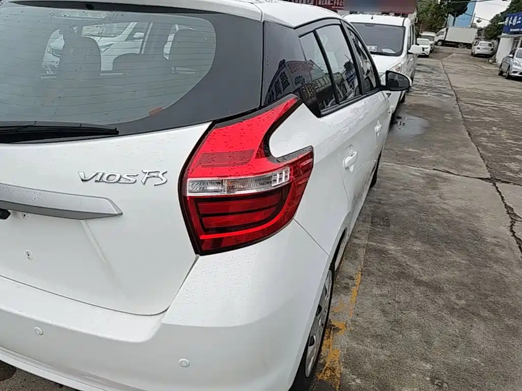 Toyota Vios FS — миниатюра 8