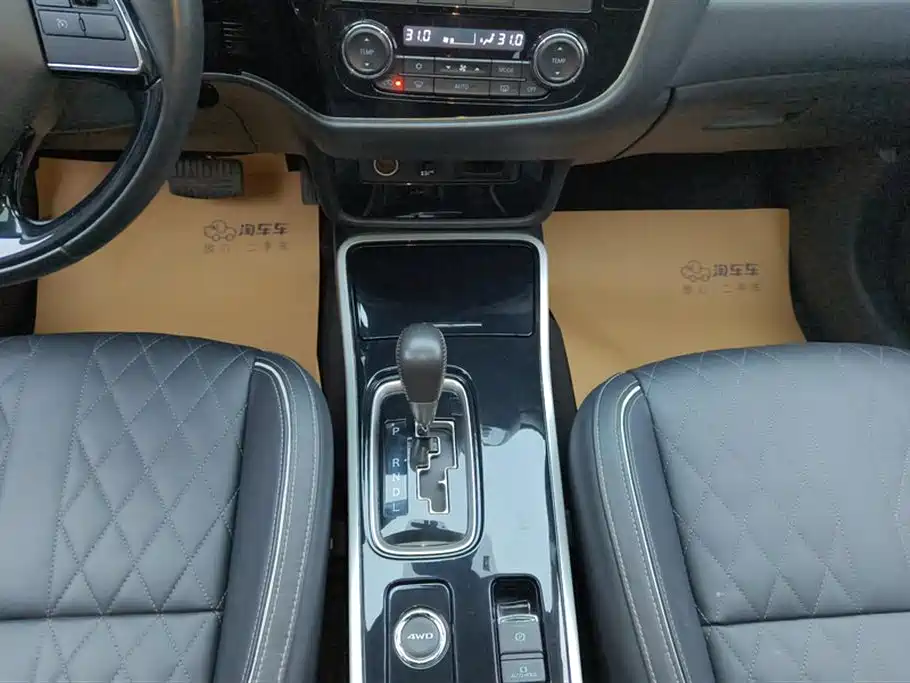 MITSUBISHI OUTLANDER