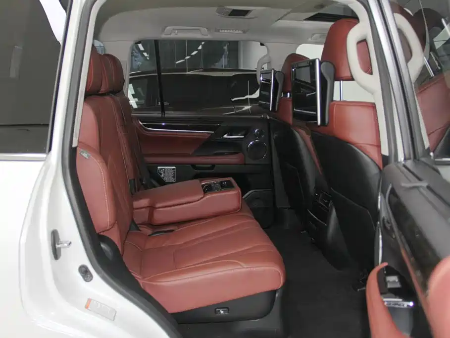 Lexus LX — миниатюра 9
