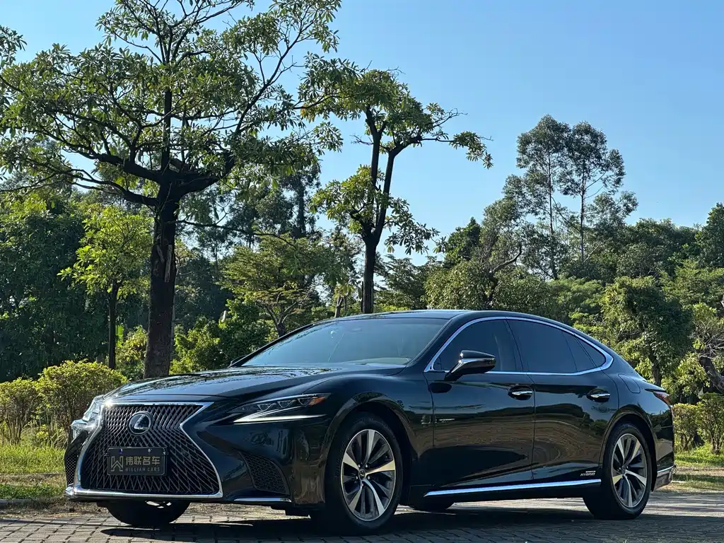Lexus LS