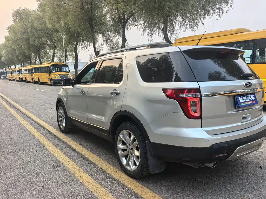 Ford Explorer (Import) — миниатюра 5