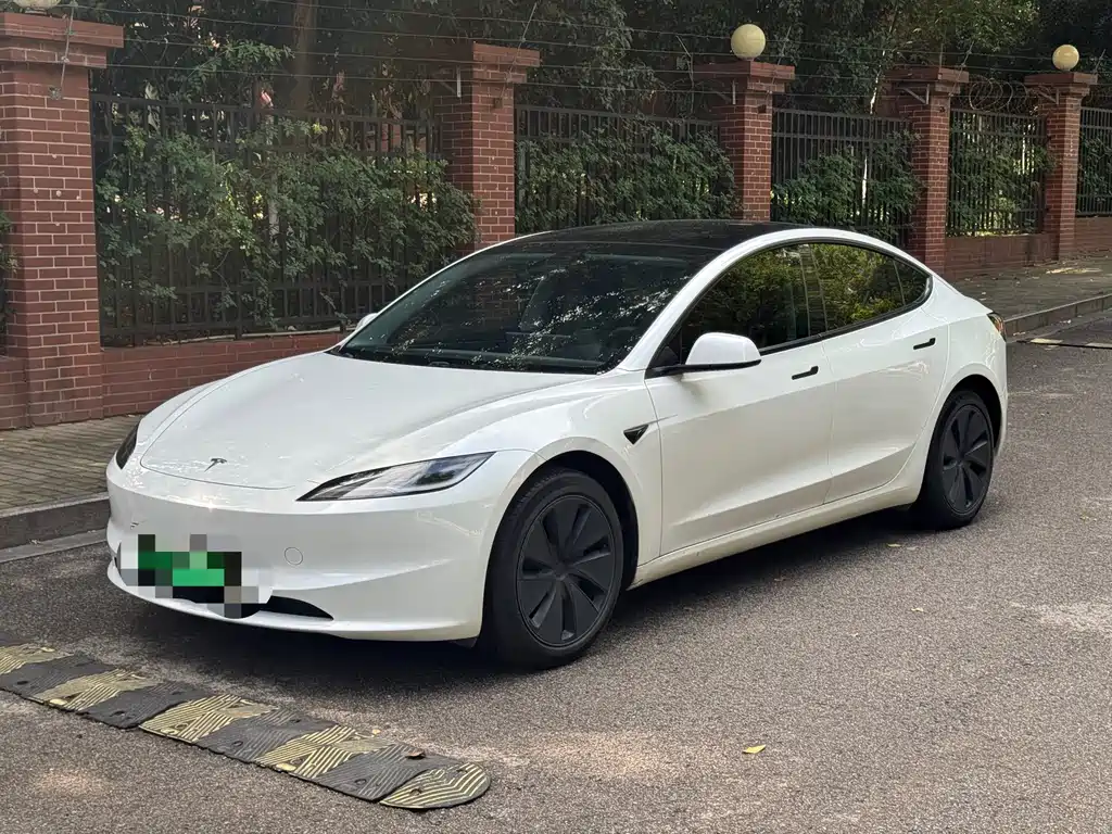 Tesla Model 3 — миниатюра 2