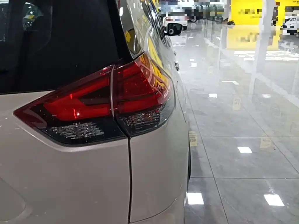 Nissan X-Trail — миниатюра 8