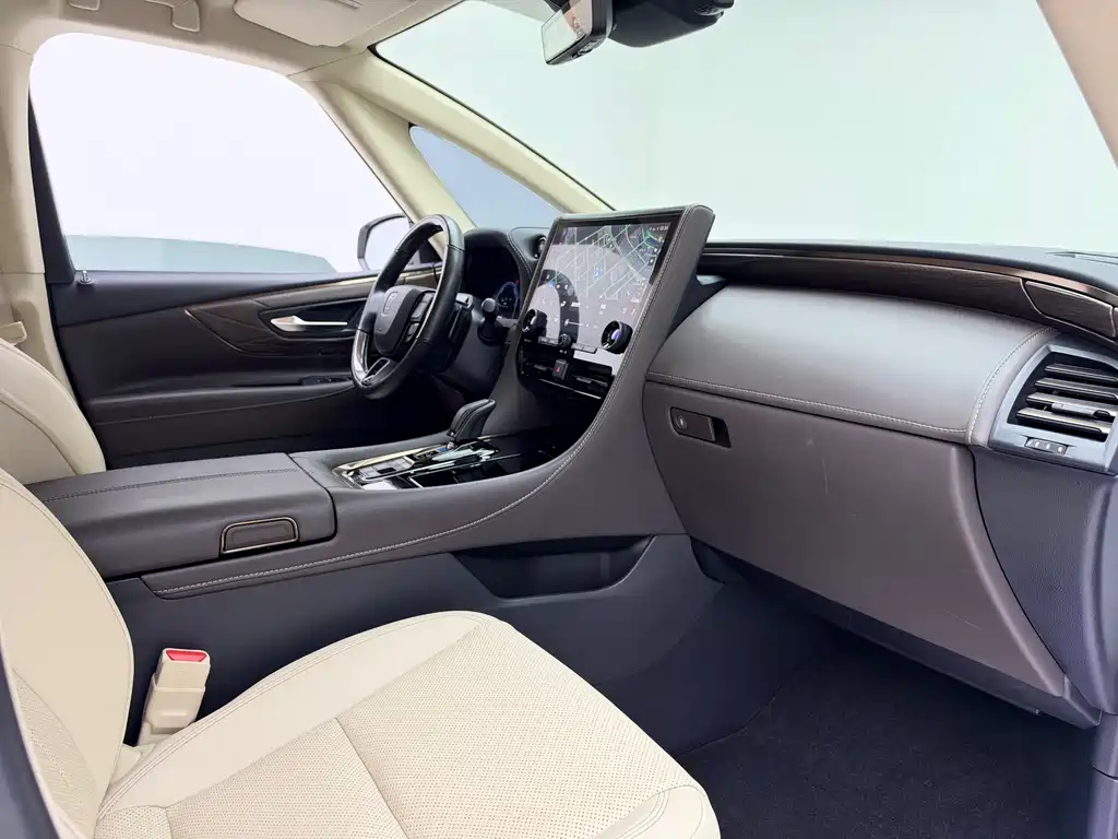 Toyota Vellfire — миниатюра 13