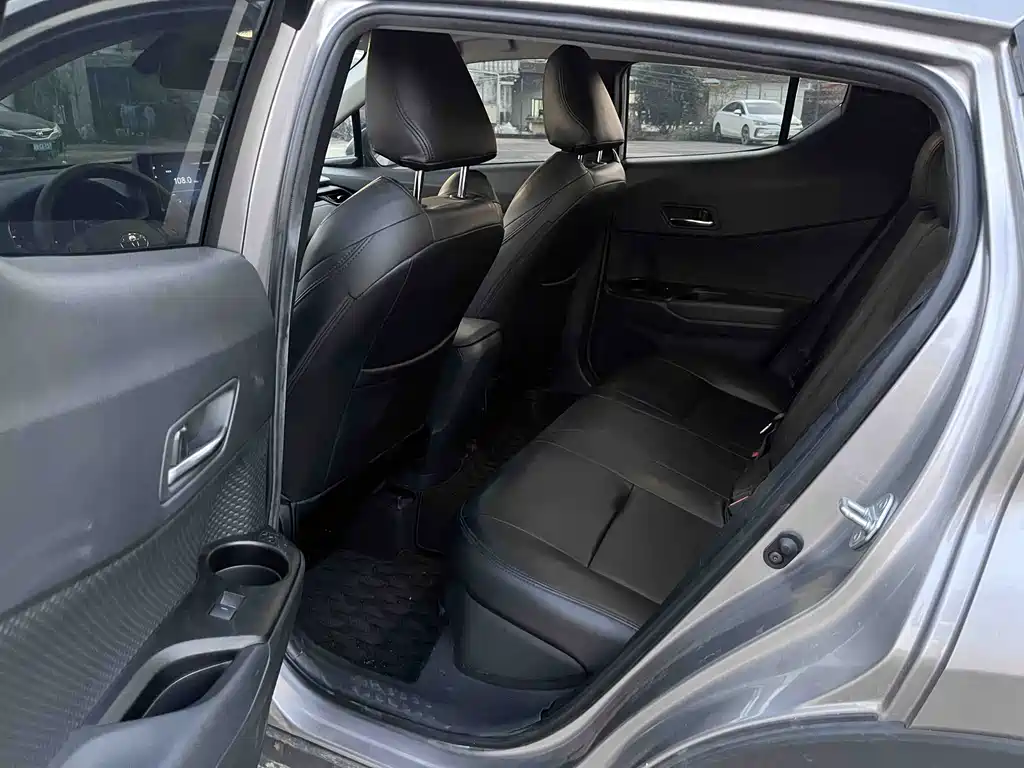 Toyota IZOA — миниатюра 8
