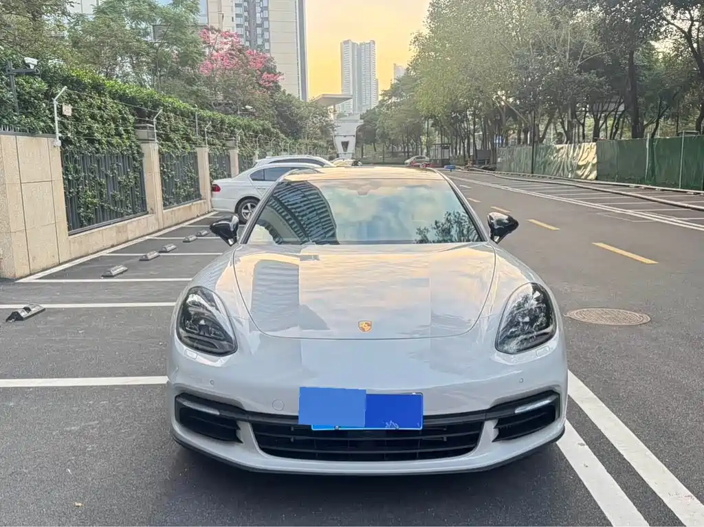 PORSCHE PANAMERA
