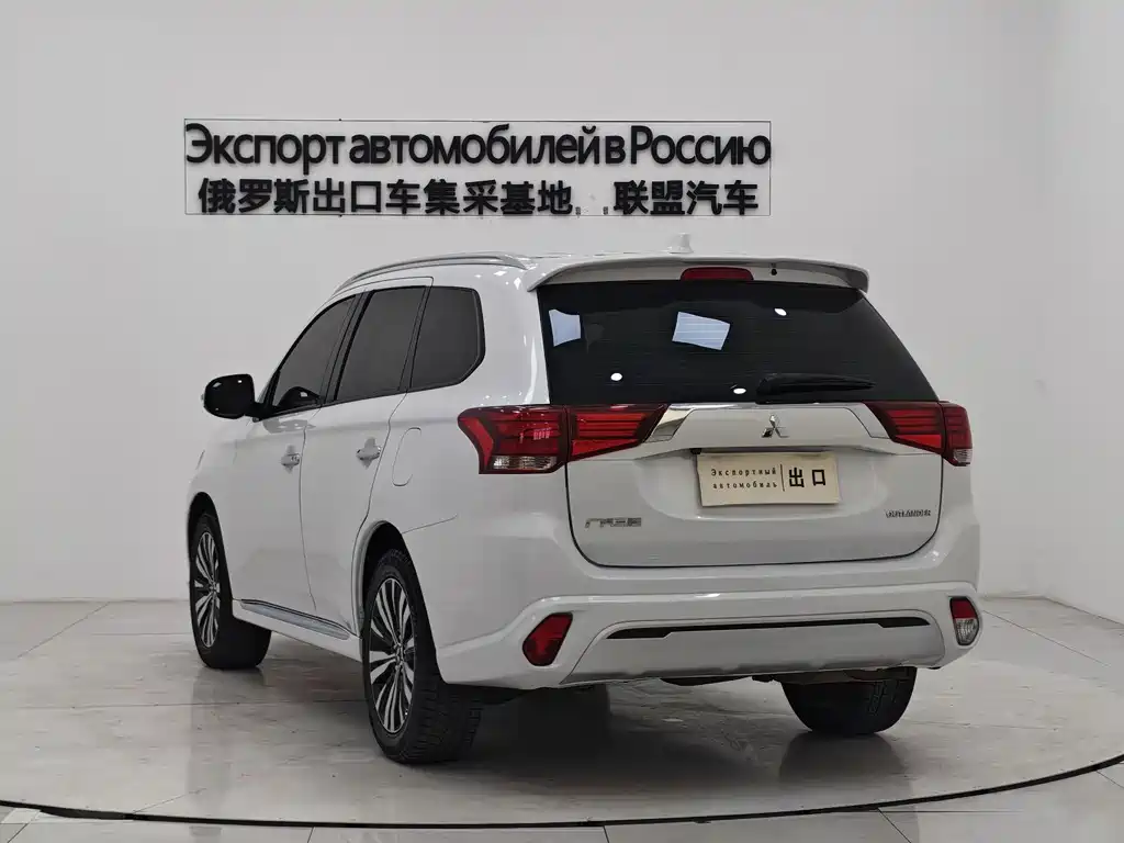 MITSUBISHI OUTLANDER