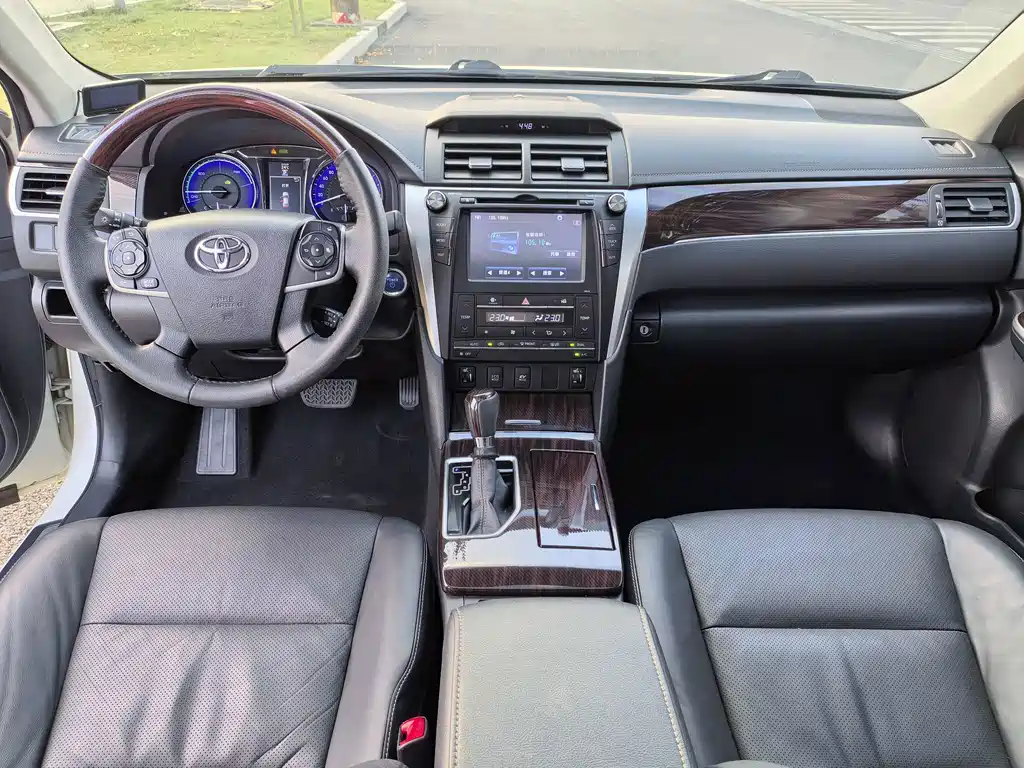 Toyota Camry — миниатюра 13
