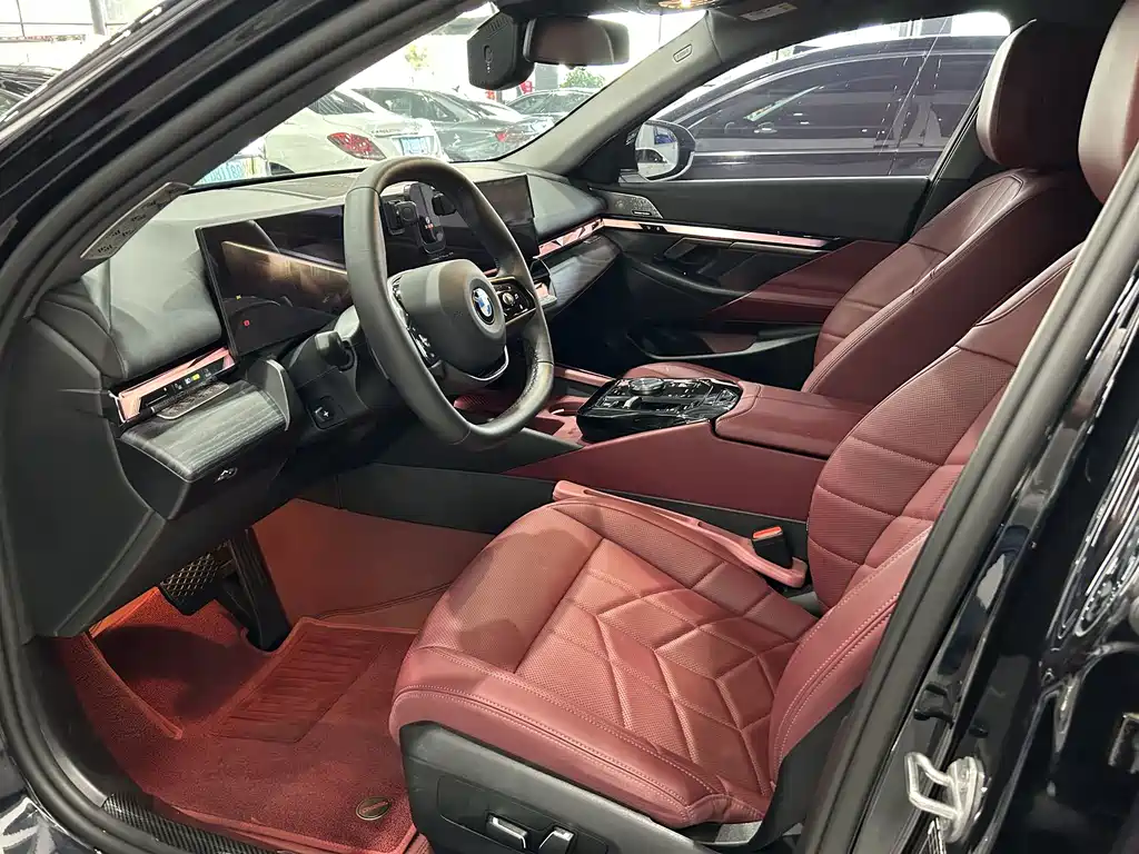 BMW 5 Series — миниатюра 7