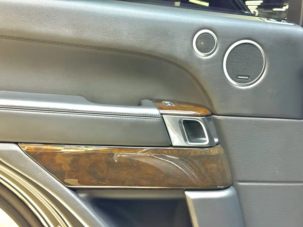 Land Rover Range Rover — миниатюра 13