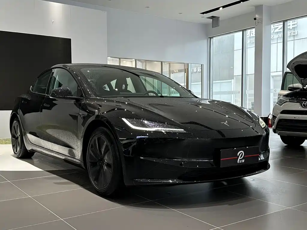 Tesla Model 3 — миниатюра 2