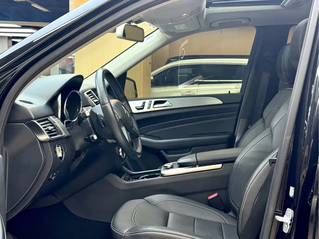Mercedes-Benz M-Class — миниатюра 10