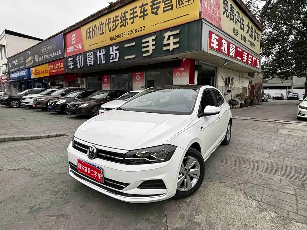 VOLKSWAGEN POLO
