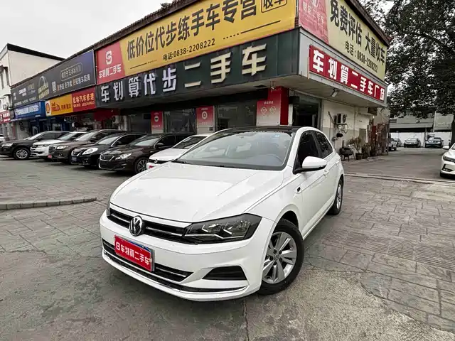 VOLKSWAGEN POLO
