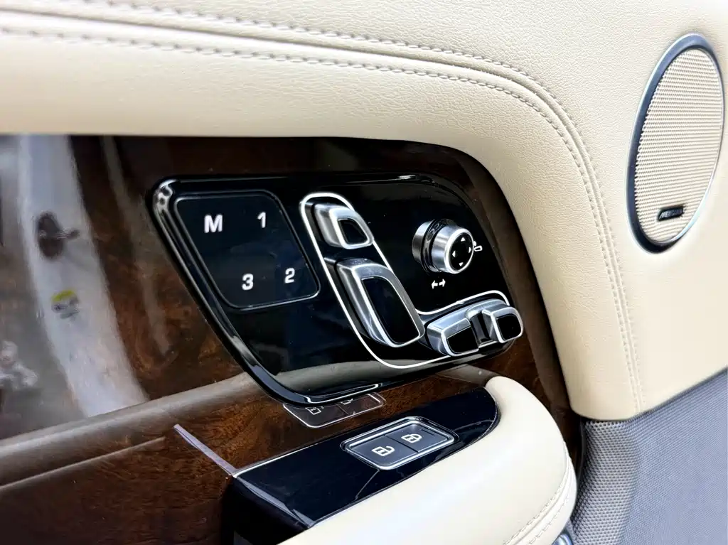 Land Rover Range Rover — миниатюра 12