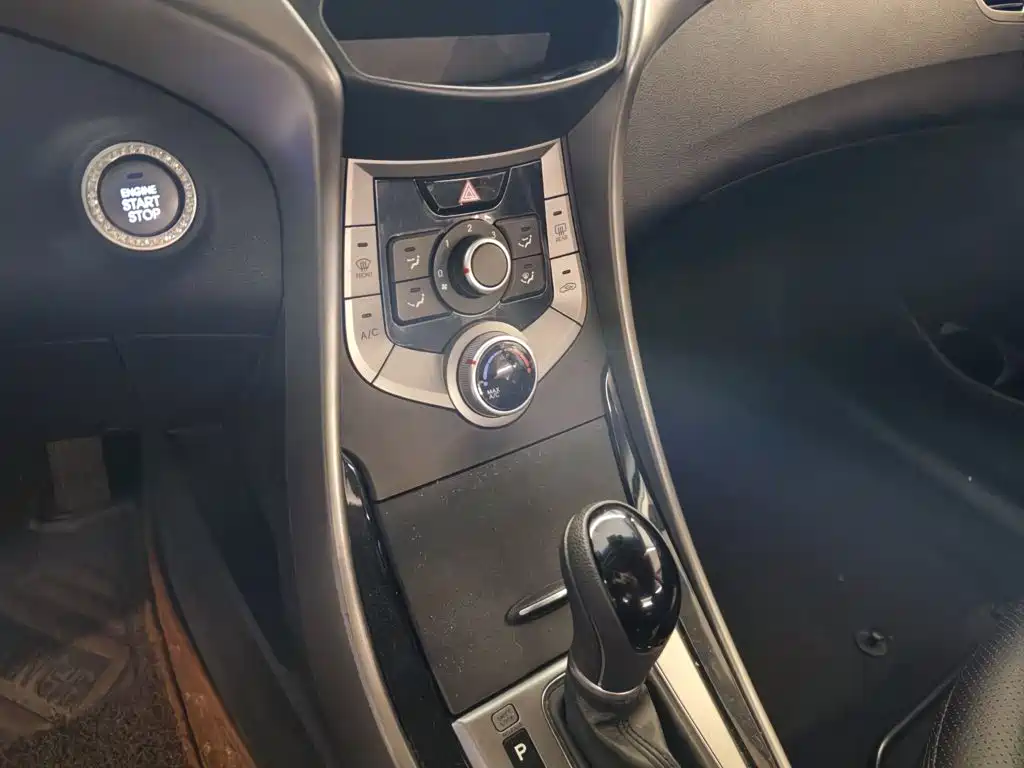 Hyundai Elantra Langdong — миниатюра 16