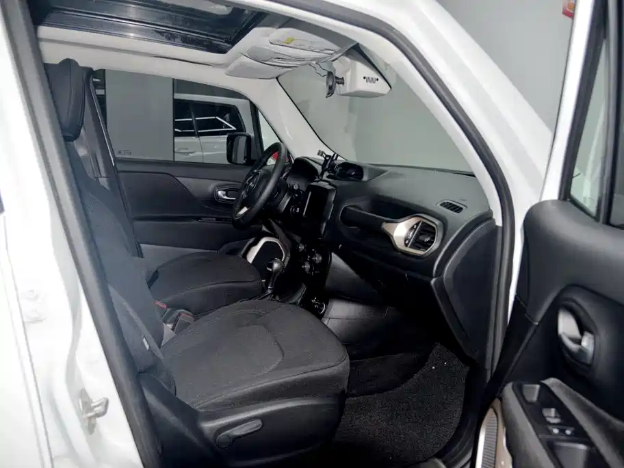 Jeep Renegade — миниатюра 15